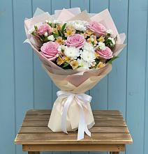 Букет цветов из:  Гвоздики, Орхидеи и Розы в Орлово