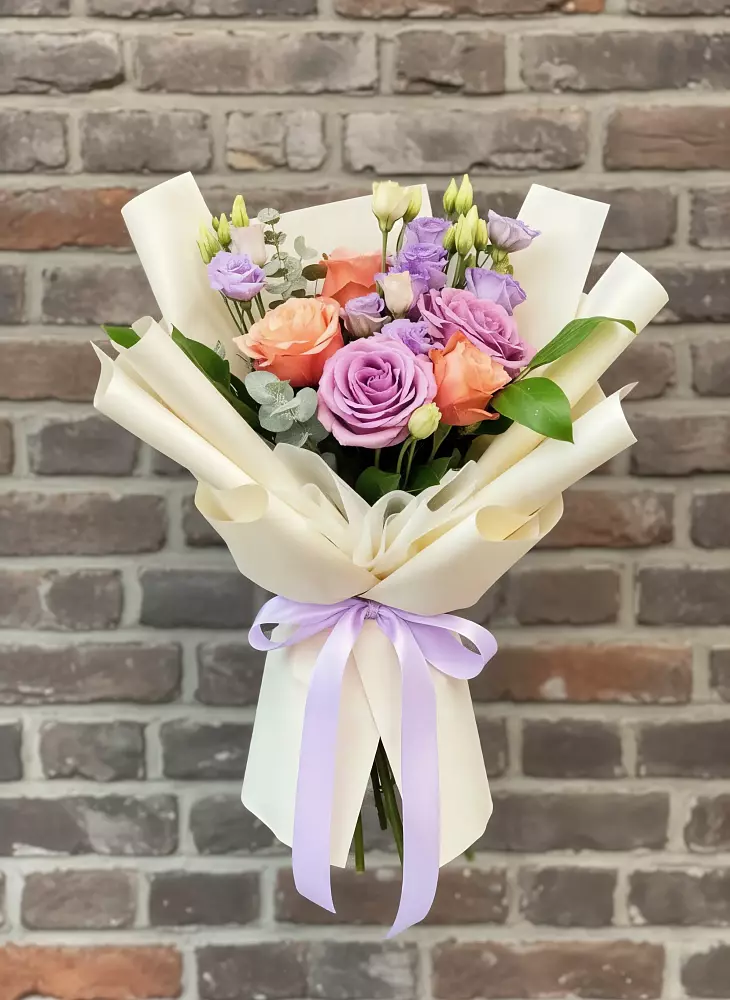 Букет цветов из: Лизиантусы и Розы в Орлово