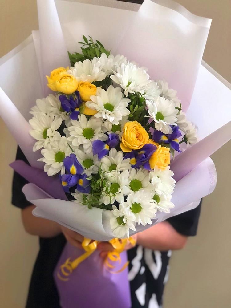 Букет цветов из: Ирисы, Хризантемы и Розы в Орлово