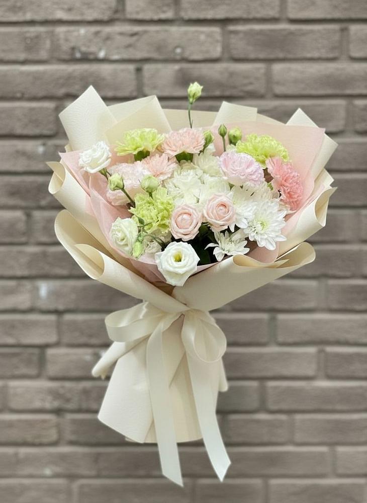 Букет цветов из: Гвоздики, Розы, Лизиантусы и Хризантемы в Орлово