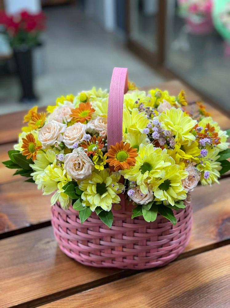 Цветочная композиция из Хризантемы и Розы в корзине в Орлово