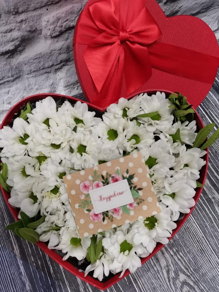 Цветочная композиция из Хризантемы в виде сердца в Орлово