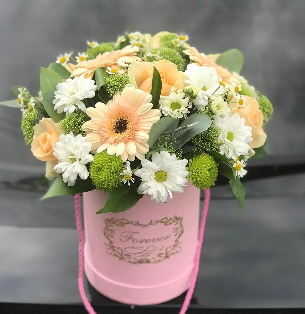 Цветочная композиция из Розы, Герберы и Хризантемы в шляпной коробке в Орлово