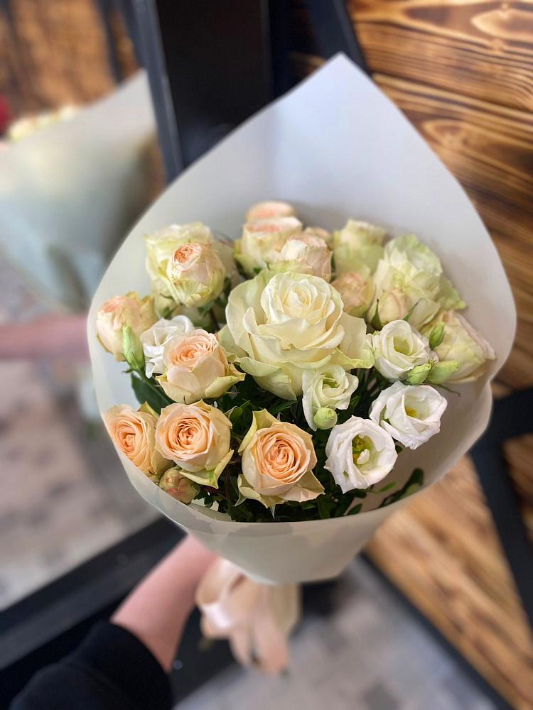 Букет цветов из: Розы и Лизиантусы в Орлово